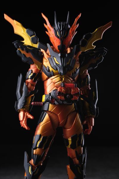 S.H.Figuarts 假面骑士创骑 假面骑士克罗兹 熔岩形态