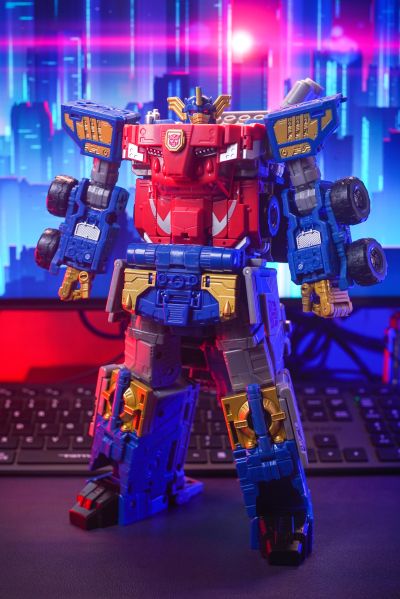 变形金刚传世系列  TL-48 擎天柱（变形金刚之雷霆舰队）