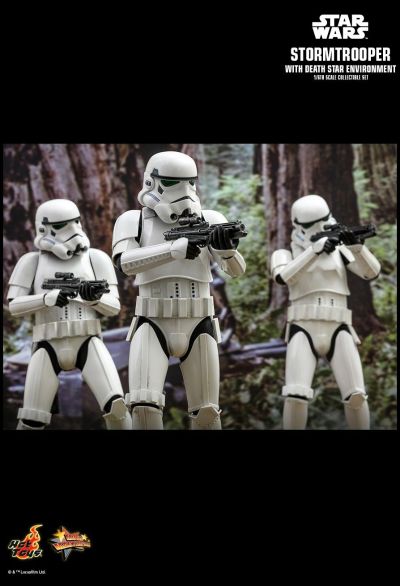 Movie Masterpiece - 1/6 Scale Fully Poseable Figure: Star Wars - Stormtrooper (with Death Star Environment)