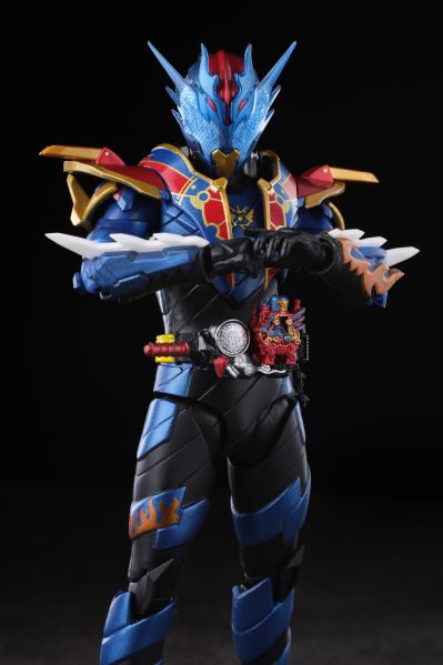S.H.Figuarts 假面骑士创骑 假面骑士克罗兹 熔岩形态