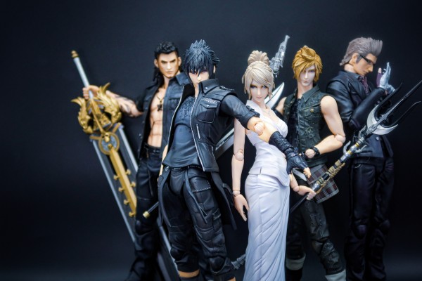 PlayArts改 最终幻想XV 露娜弗蕾娜·诺克斯·芙尔雷