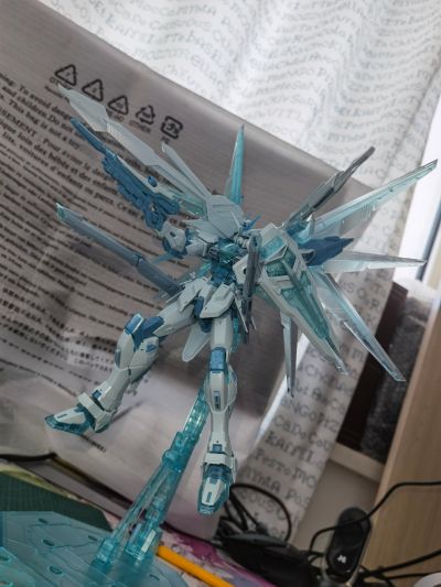 MG 1/100  自由高达 CROSS CONTRAST COLORS / 透明蓝