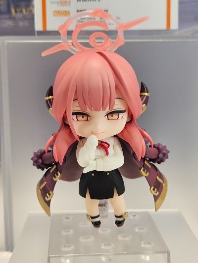 蔚蓝档案 仲正一花