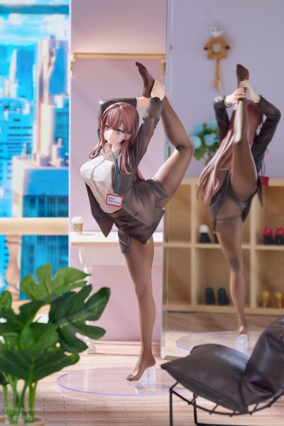 早起出门前突然不想上班的OL酱 白衣版