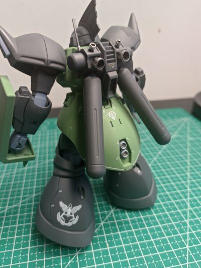 HGUC 1/144 机动战士高达 MSV-R 强尼·莱汀的归来 MS-06R-2 强尼・雷电专用扎古