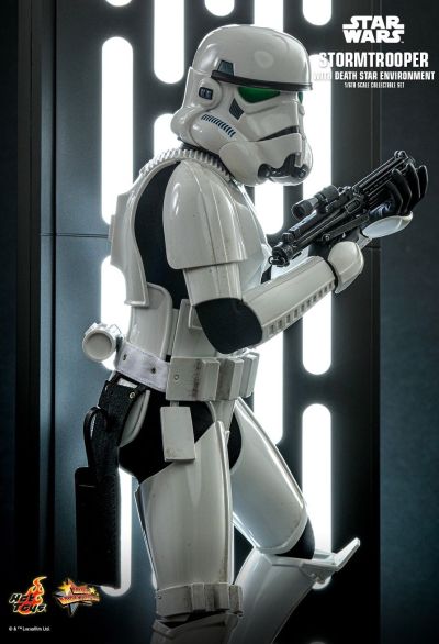 Movie Masterpiece - 1/6 Scale Fully Poseable Figure: Star Wars - Stormtrooper (with Death Star Environment)