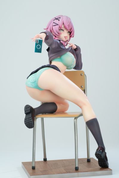 制服多娜（制服ドーナ）