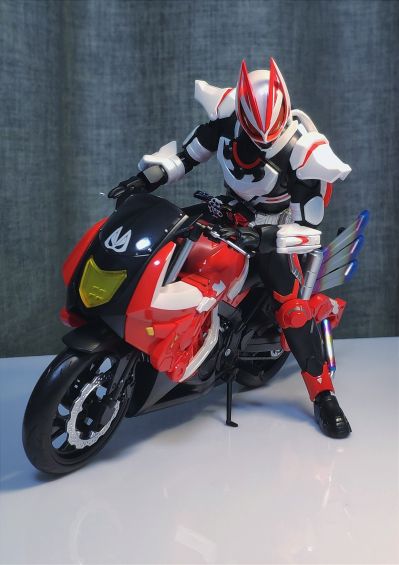 S.H.Figuarts 推进冲锋摩托