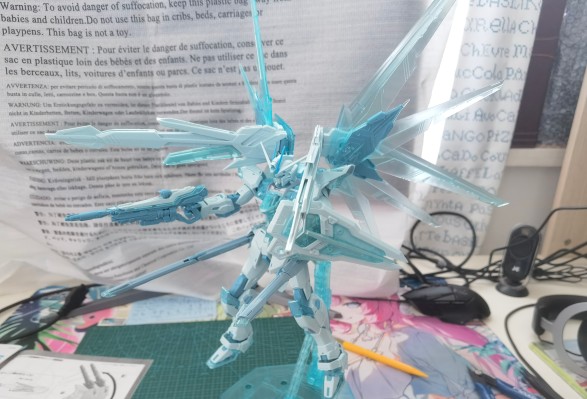 MG 1/100  自由高达 CROSS CONTRAST COLORS / 透明蓝