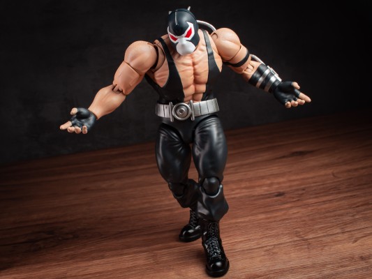 MAFEX 编号216 蝙蝠侠：骑士陨落 贝恩