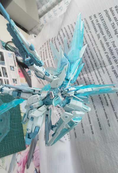 MG 1/100  自由高达 CROSS CONTRAST COLORS / 透明蓝