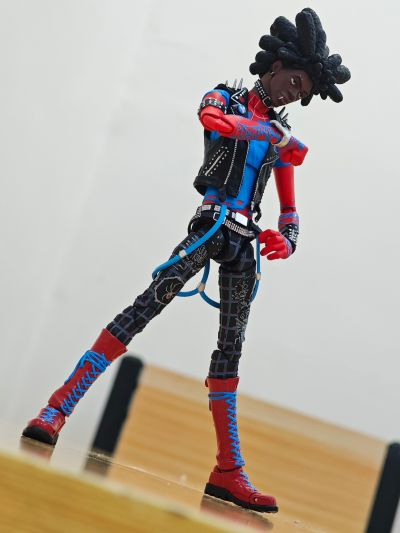 S.H.Figuarts  朋克蜘蛛侠（蜘蛛侠：纵横宇宙）