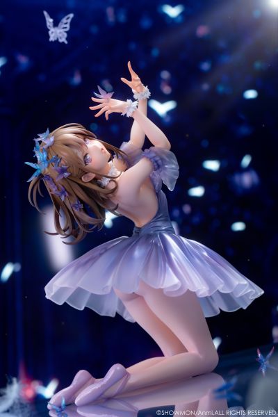 舞台上 — 灰色的丑小鸭