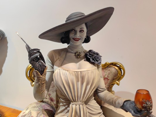 TLCRE-01 生化危机8 阿契娜·蒂米特雷斯库