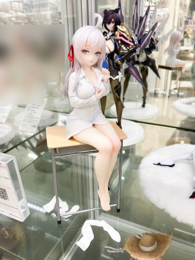 不时用俄语小声说真心话的邻桌艾莉同学 艾莉