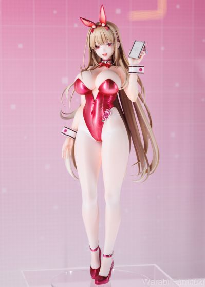 胜利女神：妮姬 毒蛇：毒兔