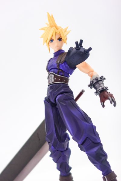 最终幻想7 BRING ARTS 克劳德·斯特莱夫