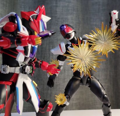 S.H.Figuarts    假面骑士极狐 推进器马格南形态+火旺形态配件包