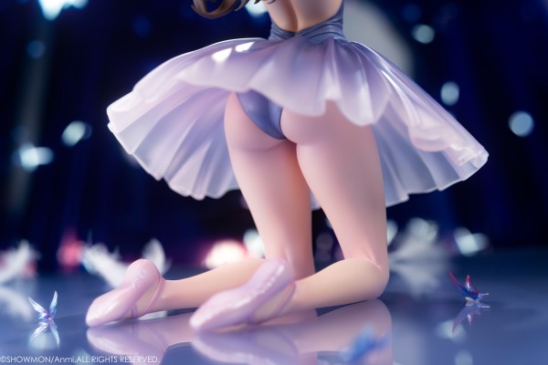 舞台上 — 灰色的丑小鸭