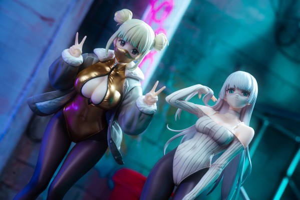 运动鞋×高开衩×口罩 米娅