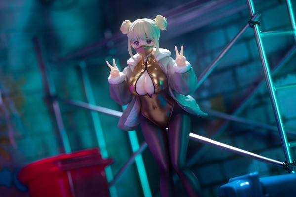 运动鞋×高开衩×口罩 米娅