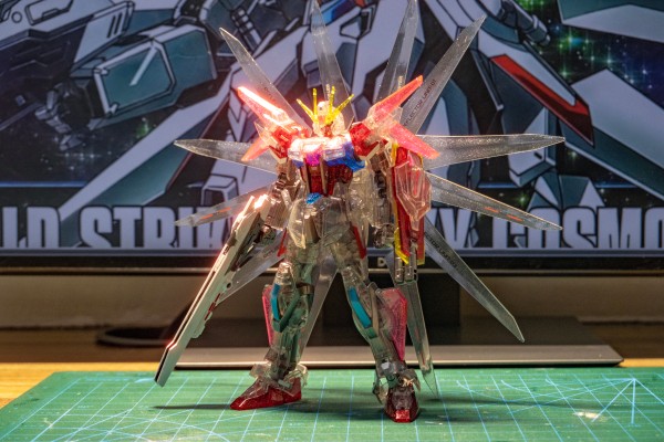 HG 高达基地限定 高达创战者 战斗部落 银河宇宙创制强袭高达 [普拉夫斯基粒子透明款]