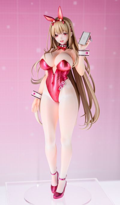 胜利女神：妮姬 毒蛇：毒兔