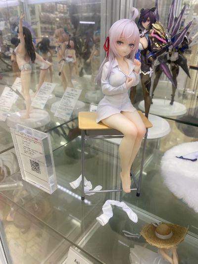 不时用俄语小声说真心话的邻桌艾莉同学 艾莉