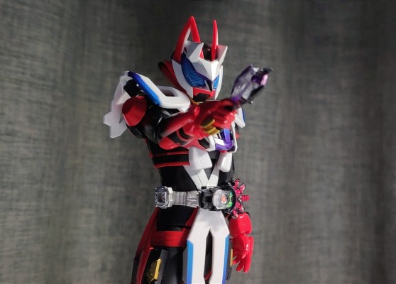 S.H.Figuarts    假面骑士极狐 推进器马格南形态+火旺形态配件包