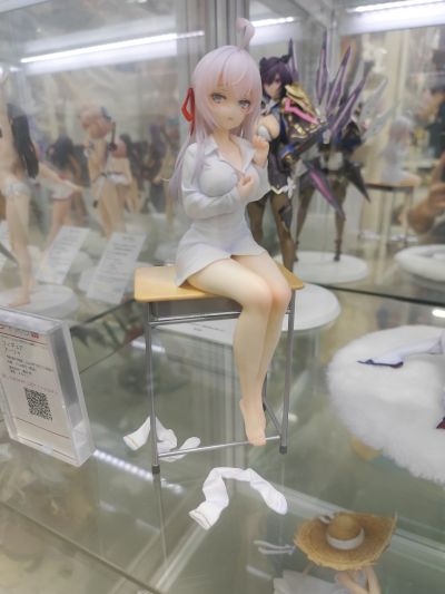 不时用俄语小声说真心话的邻桌艾莉同学 艾莉