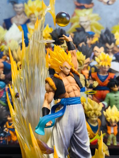 FiguartsZERO [超激战] 龙珠Z 复活！悟空与贝吉塔的合体 超级赛亚人悟吉塔 -展会限定版-