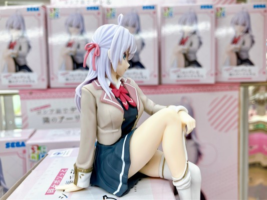 不时用俄语小声说真心话的邻桌艾莉同学 动画版 小坐系列奖品人偶 “艾莉”（暂称）