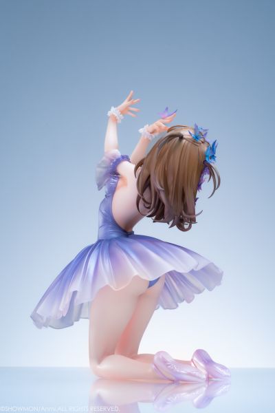 舞台上 — 灰色的丑小鸭