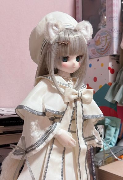 AOD527-FFW  s*t*j × 艾莉丝收集 小型 芙露露～毛绒绒的牧师小猫～白猫