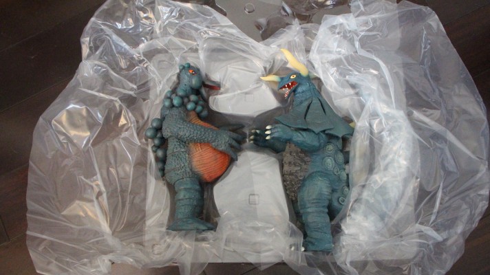 大怪兽系列 泰罗奥特曼 科斯莫利基德 与 莱布王 激战配色