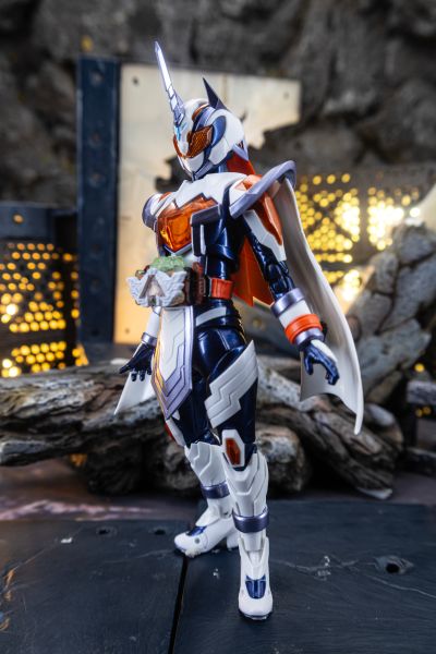 S.H.Figuarts   假面骑士玛洁德 炎阳独角兽