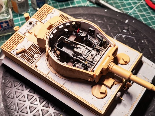 35146 1/35 德国  虎式 重型坦克 I 后期生产型