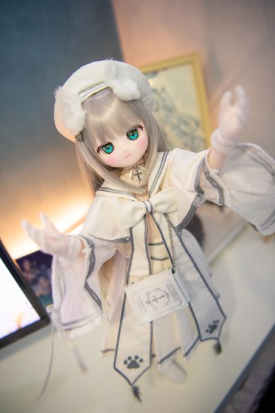 AOD527-FFW  s*t*j × 艾莉丝收集 小型 芙露露～毛绒绒的牧师小猫～白猫