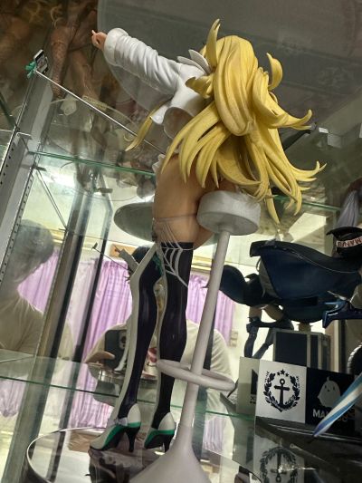 胜利女神：妮姬 露菲 冬日购物狂