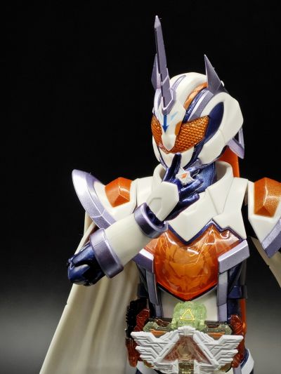 S.H.Figuarts   假面骑士玛洁德 炎阳独角兽