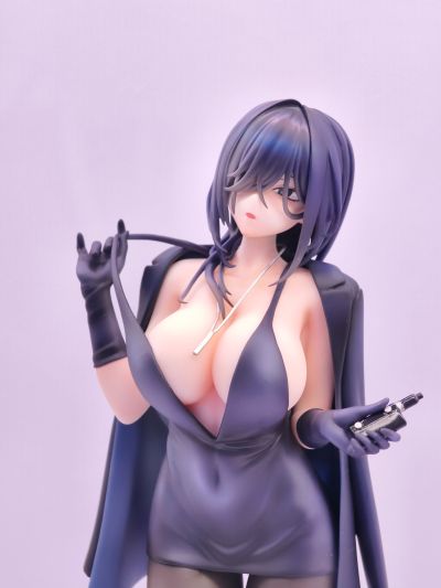 横山石见 黑礼服