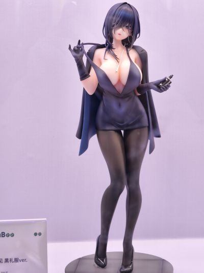 横山石见 黑礼服