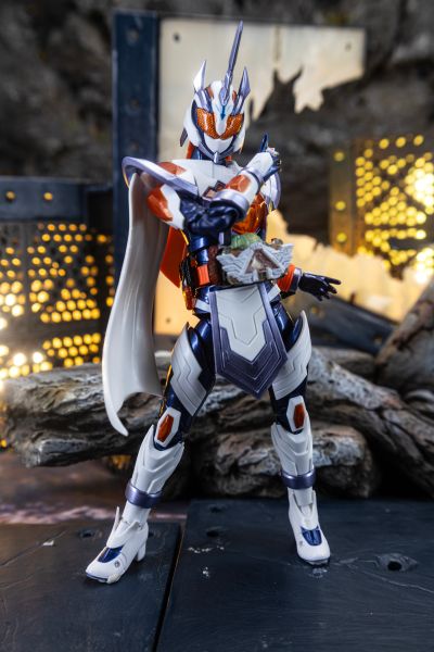 S.H.Figuarts   假面骑士玛洁德 炎阳独角兽