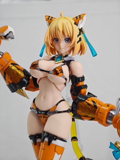 PLAMAX  BP-02 兔女郎服装计划 索菲亚· F· 希琳 老虎装甲