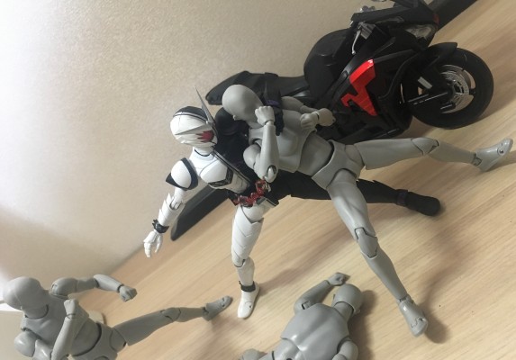 S.H.Figuarts 颅骨硬汉摩托