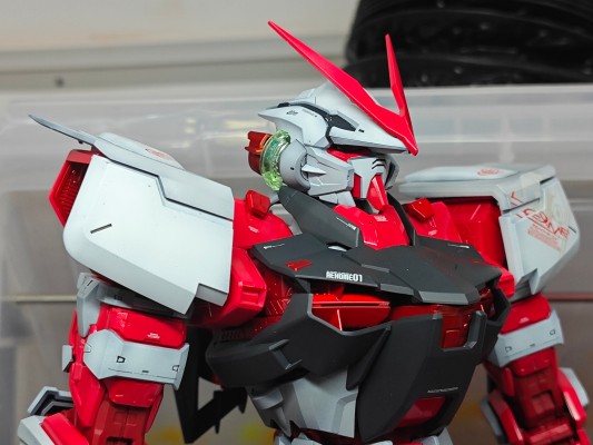 PG 1/60 机动战士高达SEED ASTRAY MBF-P02 异端高达红色机