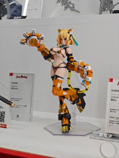 PLAMAX  BP-02 兔女郎服装计划 索菲亚· F· 希琳 老虎装甲