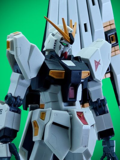ROBOT魂 R-115 机动战士高达 逆袭的夏亚 RX-93ν 高达