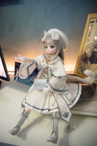 AOD527-FFW  s*t*j × 艾莉丝收集 小型 芙露露～毛绒绒的牧师小猫～白猫