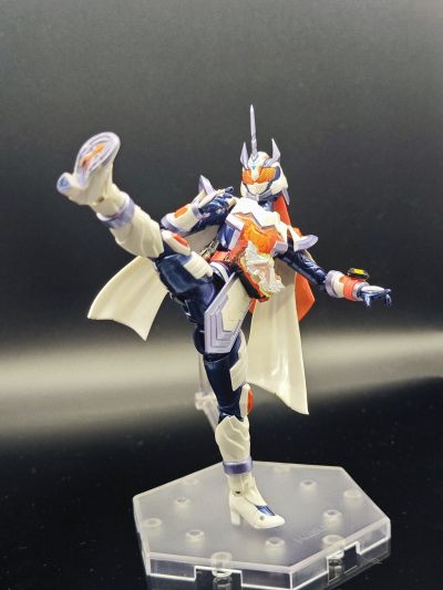 S.H.Figuarts   假面骑士玛洁德 炎阳独角兽